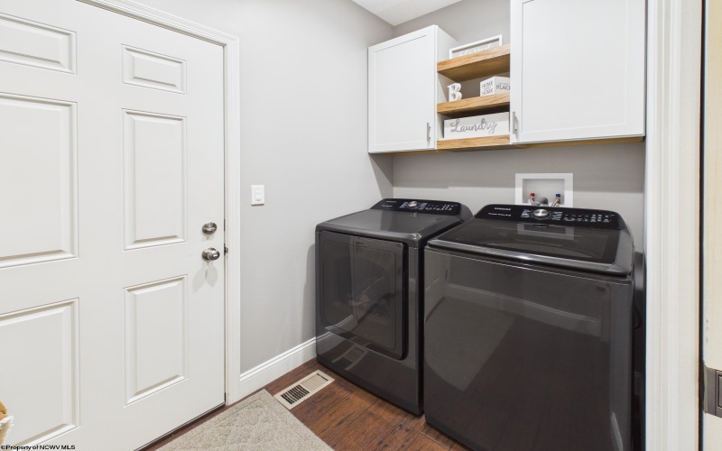 318 Glen Avenue, Clarksburg, West Virginia 26301, 3 Bedrooms Bedrooms, 9 Rooms Rooms,2 BathroomsBathrooms,Single Family Detached,For Sale,Glen,0,10166548