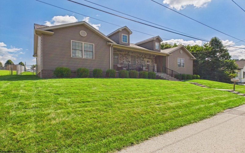 318 Glen Avenue, Clarksburg, West Virginia 26301, 3 Bedrooms Bedrooms, 9 Rooms Rooms,2 BathroomsBathrooms,Single Family Detached,For Sale,Glen,0,10166548