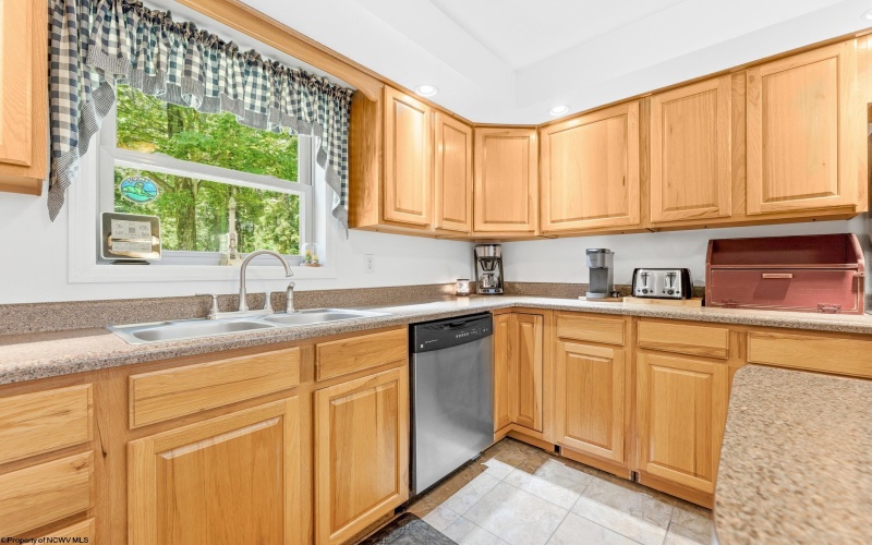 157 Reservoir Hill Road, Uniontown, Pennsylvania 15401, 3 Bedrooms Bedrooms, 5 Rooms Rooms,2 BathroomsBathrooms,Single Family Detached,For Sale,Reservoir Hill,0,10166546