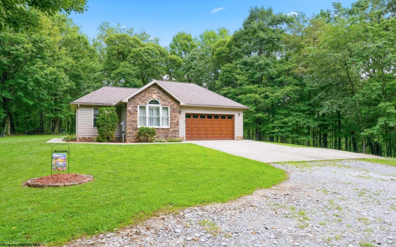 157 Reservoir Hill Road, Uniontown, Pennsylvania 15401, 3 Bedrooms Bedrooms, 5 Rooms Rooms,2 BathroomsBathrooms,Single Family Detached,For Sale,Reservoir Hill,0,10166546