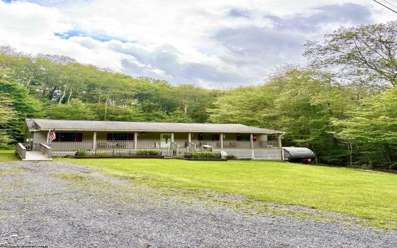 112 Hillside Drive, Thomas, West Virginia 26292-0000, 4 Bedrooms Bedrooms, 8 Rooms Rooms,2 BathroomsBathrooms,Single Family Detached,For Sale,Hillside,0,10166571