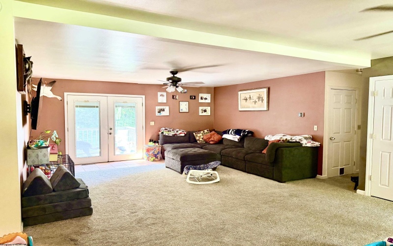 112 Hillside Drive, Thomas, West Virginia 26292-0000, 4 Bedrooms Bedrooms, 8 Rooms Rooms,2 BathroomsBathrooms,Single Family Detached,For Sale,Hillside,0,10166571