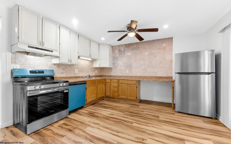 27 Marcus Drive, Morgantown, West Virginia 26501, 3 Bedrooms Bedrooms, 5 Rooms Rooms,1 BathroomBathrooms,Single Family Attached,For Sale,Marcus,0,10166566