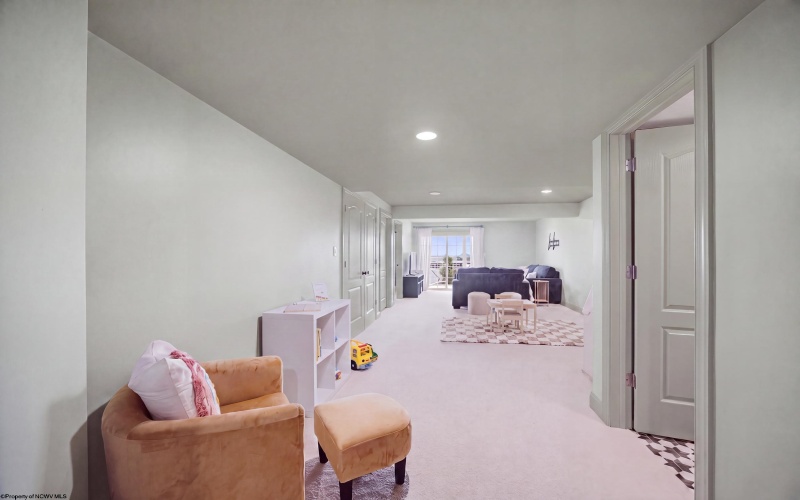 211 Berkshire Circle, Bridgeport, West Virginia 26330, 4 Bedrooms Bedrooms, 14 Rooms Rooms,2 BathroomsBathrooms,Single Family Attached,For Sale,Berkshire,0,10166568