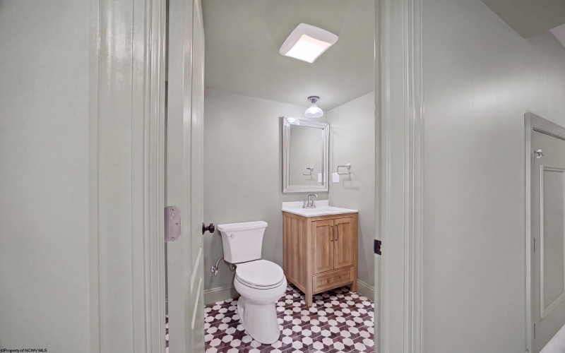 211 Berkshire Circle, Bridgeport, West Virginia 26330, 4 Bedrooms Bedrooms, 14 Rooms Rooms,2 BathroomsBathrooms,Single Family Attached,For Sale,Berkshire,0,10166568
