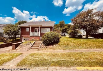 172 Grant Street, Clarksburg, West Virginia 26301, 4 Bedrooms Bedrooms, 9 Rooms Rooms,3 BathroomsBathrooms,Single Family Detached,For Sale,Grant,0,10166569