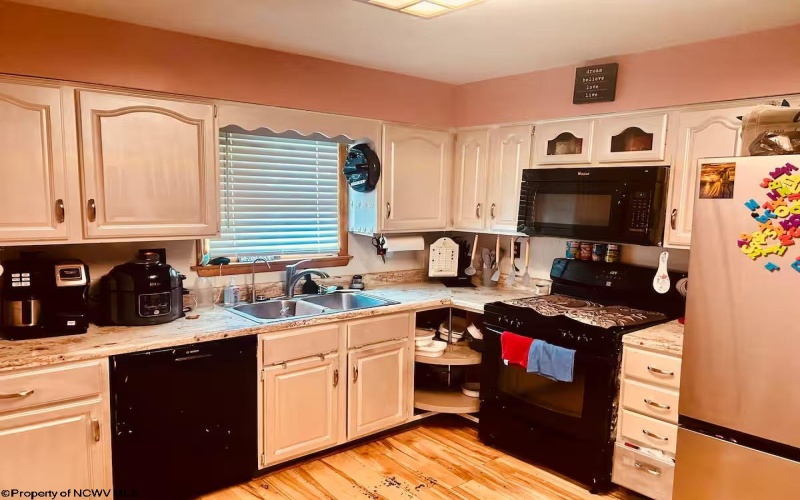172 Grant Street, Clarksburg, West Virginia 26301, 4 Bedrooms Bedrooms, 9 Rooms Rooms,3 BathroomsBathrooms,Single Family Detached,For Sale,Grant,0,10166569