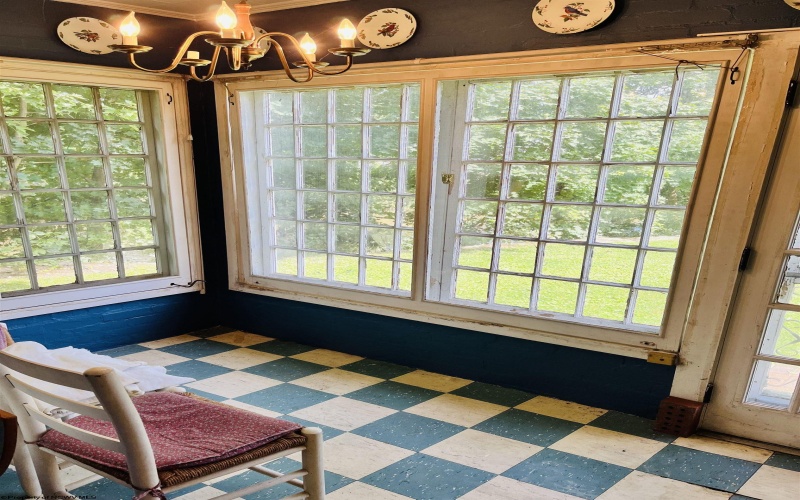 1 E 4th Street, Weston, West Virginia 26452, 4 Bedrooms Bedrooms, 12 Rooms Rooms,2 BathroomsBathrooms,Single Family Detached,For Sale,E 4th,0,10166554