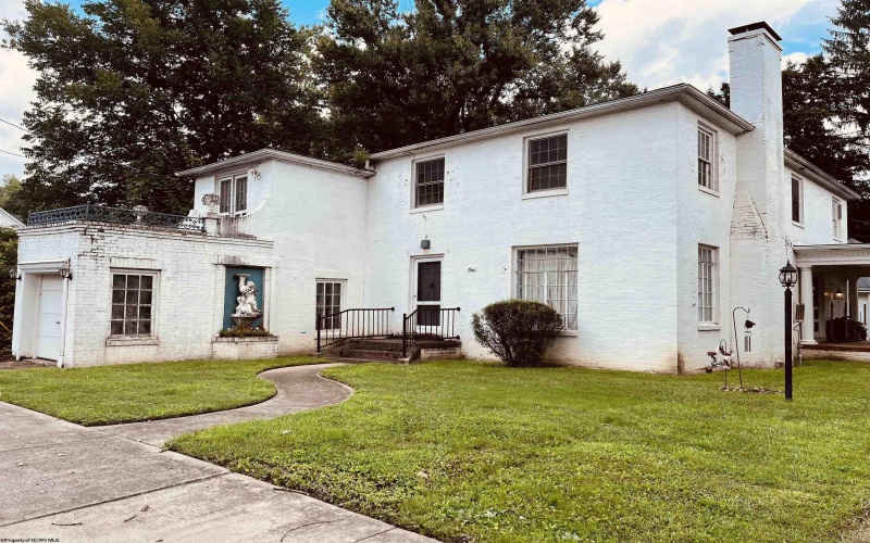 1 E 4th Street, Weston, West Virginia 26452, 4 Bedrooms Bedrooms, 12 Rooms Rooms,2 BathroomsBathrooms,Single Family Detached,For Sale,E 4th,0,10166554