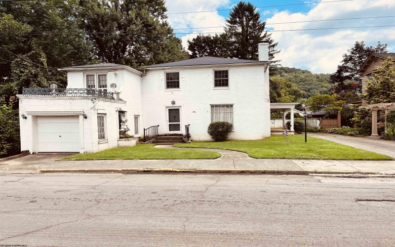 1 E 4th Street, Weston, West Virginia 26452, 4 Bedrooms Bedrooms, 12 Rooms Rooms,2 BathroomsBathrooms,Single Family Detached,For Sale,E 4th,0,10166554