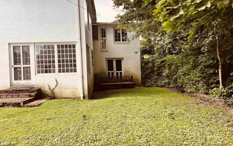 1 E 4th Street, Weston, West Virginia 26452, 4 Bedrooms Bedrooms, 12 Rooms Rooms,2 BathroomsBathrooms,Single Family Detached,For Sale,E 4th,0,10166554