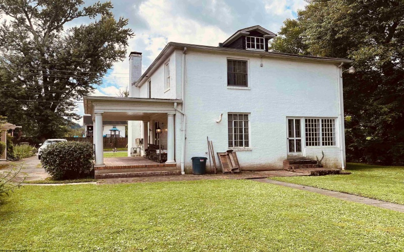 1 E 4th Street, Weston, West Virginia 26452, 4 Bedrooms Bedrooms, 12 Rooms Rooms,2 BathroomsBathrooms,Single Family Detached,For Sale,E 4th,0,10166554