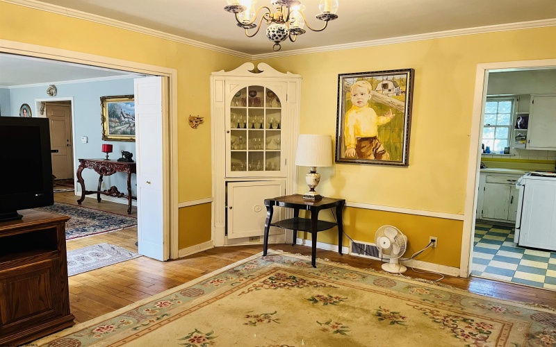 1 E 4th Street, Weston, West Virginia 26452, 4 Bedrooms Bedrooms, 12 Rooms Rooms,2 BathroomsBathrooms,Single Family Detached,For Sale,E 4th,0,10166554