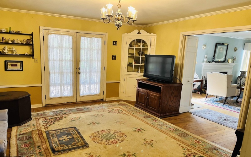1 E 4th Street, Weston, West Virginia 26452, 4 Bedrooms Bedrooms, 12 Rooms Rooms,2 BathroomsBathrooms,Single Family Detached,For Sale,E 4th,0,10166554
