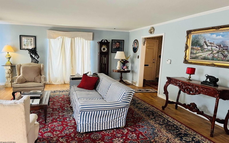 1 E 4th Street, Weston, West Virginia 26452, 4 Bedrooms Bedrooms, 12 Rooms Rooms,2 BathroomsBathrooms,Single Family Detached,For Sale,E 4th,0,10166554