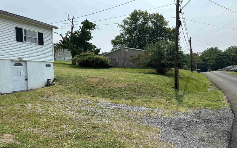 1043 Curtis Avenue, Morgantown, West Virginia 26501, 2 Bedrooms Bedrooms, 5 Rooms Rooms,1 BathroomBathrooms,Single Family Detached,For Sale,Curtis,0,10166550