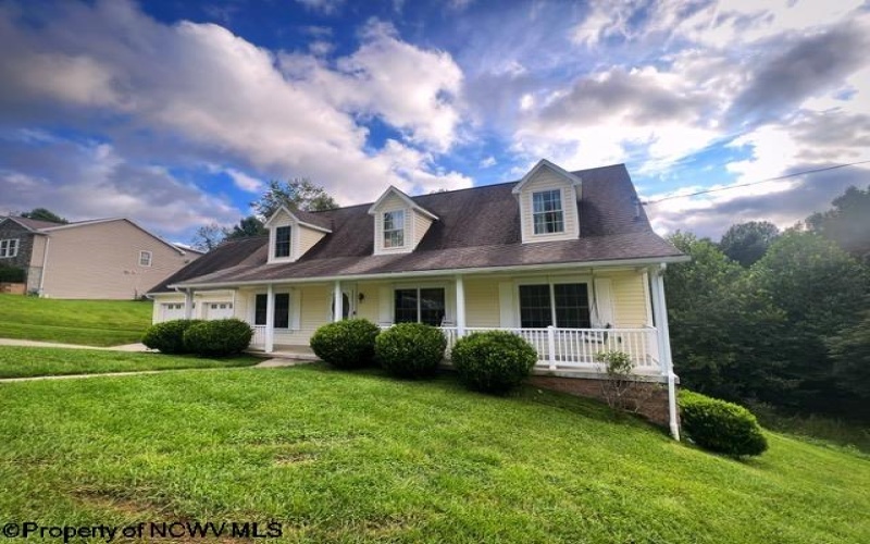 1601 Acorn Drive, Fairmont, West Virginia 26554, 4 Bedrooms Bedrooms, 9 Rooms Rooms,3 BathroomsBathrooms,Single Family Detached,For Sale,Acorn,0,10166556