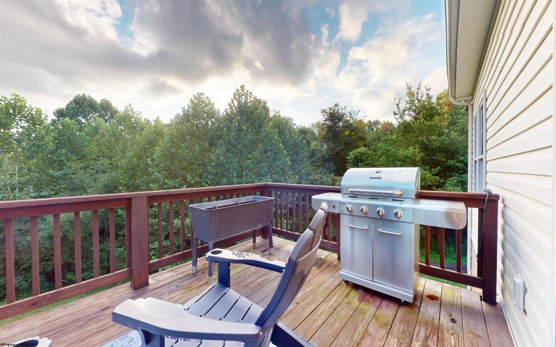 1601 Acorn Drive, Fairmont, West Virginia 26554, 4 Bedrooms Bedrooms, 9 Rooms Rooms,3 BathroomsBathrooms,Single Family Detached,For Sale,Acorn,0,10166556