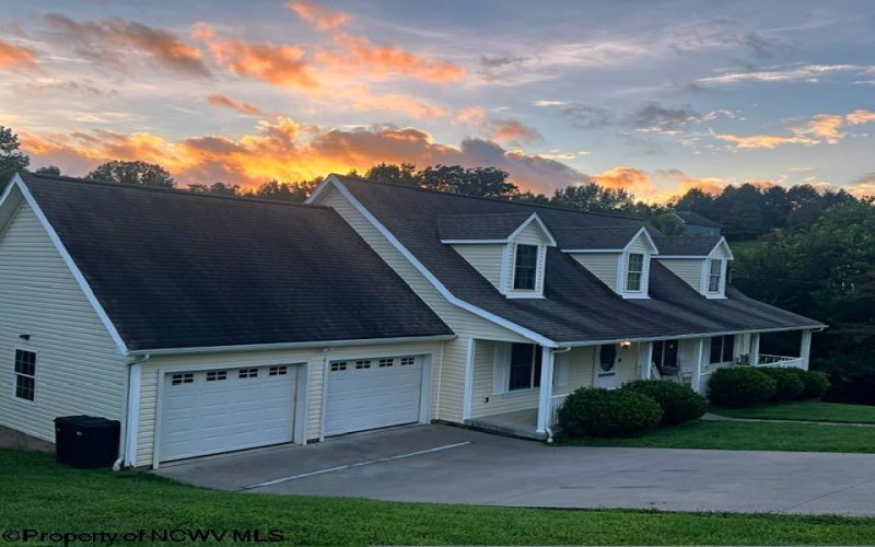 1601 Acorn Drive, Fairmont, West Virginia 26554, 4 Bedrooms Bedrooms, 9 Rooms Rooms,3 BathroomsBathrooms,Single Family Detached,For Sale,Acorn,0,10166556