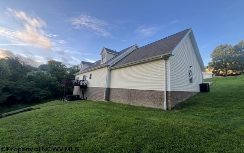1601 Acorn Drive, Fairmont, West Virginia 26554, 4 Bedrooms Bedrooms, 9 Rooms Rooms,3 BathroomsBathrooms,Single Family Detached,For Sale,Acorn,0,10166556