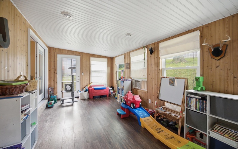 7 Coolview Lane, Bridgeport, West Virginia 26330, 3 Bedrooms Bedrooms, 8 Rooms Rooms,3 BathroomsBathrooms,Single Family Detached,For Sale,Coolview,0,10166552