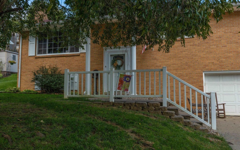7 Coolview Lane, Bridgeport, West Virginia 26330, 3 Bedrooms Bedrooms, 8 Rooms Rooms,3 BathroomsBathrooms,Single Family Detached,For Sale,Coolview,0,10166552