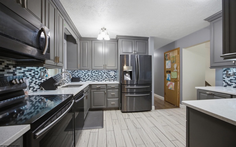 7 Coolview Lane, Bridgeport, West Virginia 26330, 3 Bedrooms Bedrooms, 8 Rooms Rooms,3 BathroomsBathrooms,Single Family Detached,For Sale,Coolview,0,10166552