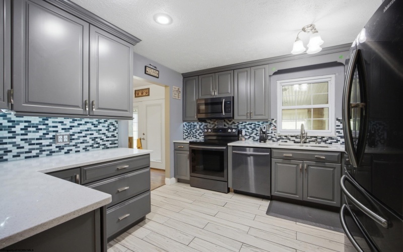 7 Coolview Lane, Bridgeport, West Virginia 26330, 3 Bedrooms Bedrooms, 8 Rooms Rooms,3 BathroomsBathrooms,Single Family Detached,For Sale,Coolview,0,10166552