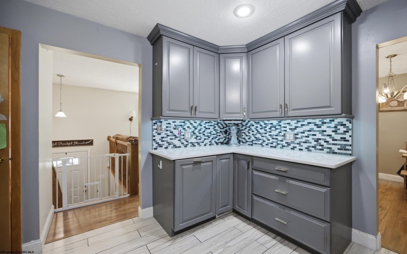 7 Coolview Lane, Bridgeport, West Virginia 26330, 3 Bedrooms Bedrooms, 8 Rooms Rooms,3 BathroomsBathrooms,Single Family Detached,For Sale,Coolview,0,10166552