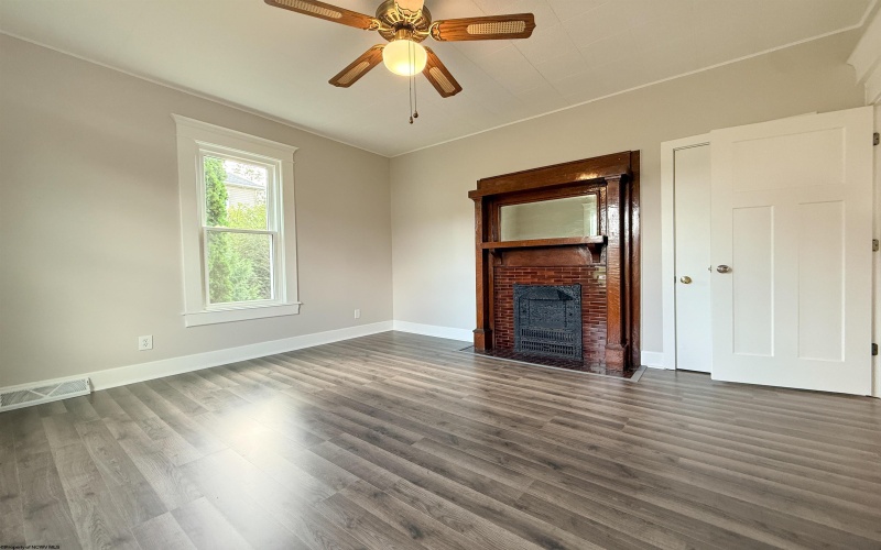 319 Davis Street, Clarksburg, West Virginia 26301, 3 Bedrooms Bedrooms, 6 Rooms Rooms,1 BathroomBathrooms,Single Family Detached,For Sale,Davis,0,10166557