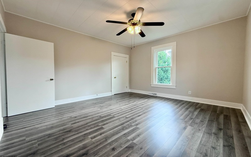319 Davis Street, Clarksburg, West Virginia 26301, 3 Bedrooms Bedrooms, 6 Rooms Rooms,1 BathroomBathrooms,Single Family Detached,For Sale,Davis,0,10166557