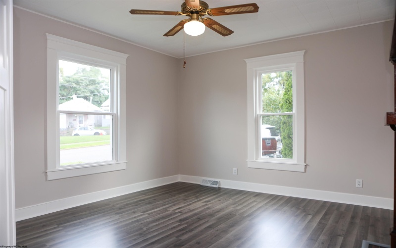 319 Davis Street, Clarksburg, West Virginia 26301, 3 Bedrooms Bedrooms, 6 Rooms Rooms,1 BathroomBathrooms,Single Family Detached,For Sale,Davis,0,10166557