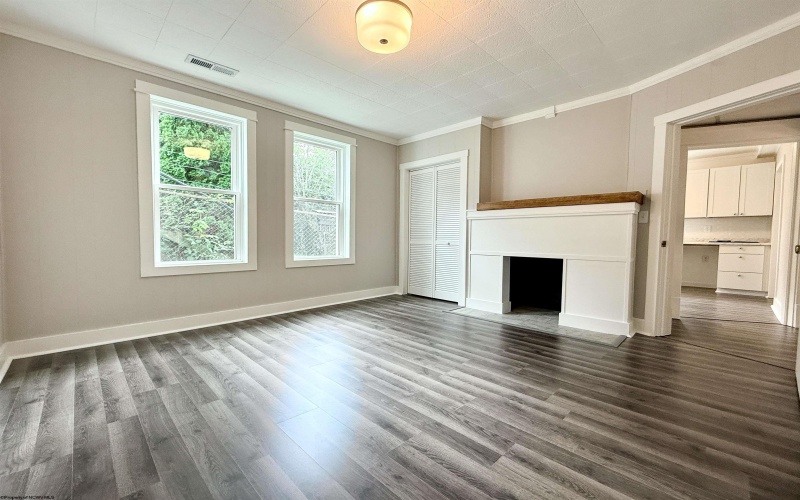 319 Davis Street, Clarksburg, West Virginia 26301, 3 Bedrooms Bedrooms, 6 Rooms Rooms,1 BathroomBathrooms,Single Family Detached,For Sale,Davis,0,10166557