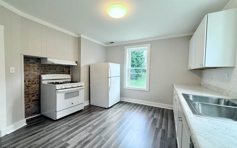 319 Davis Street, Clarksburg, West Virginia 26301, 3 Bedrooms Bedrooms, 6 Rooms Rooms,1 BathroomBathrooms,Single Family Detached,For Sale,Davis,0,10166557