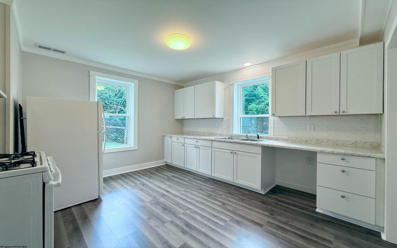 319 Davis Street, Clarksburg, West Virginia 26301, 3 Bedrooms Bedrooms, 6 Rooms Rooms,1 BathroomBathrooms,Single Family Detached,For Sale,Davis,0,10166557