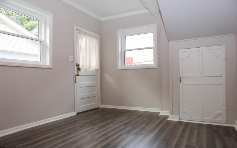 319 Davis Street, Clarksburg, West Virginia 26301, 3 Bedrooms Bedrooms, 6 Rooms Rooms,1 BathroomBathrooms,Single Family Detached,For Sale,Davis,0,10166557