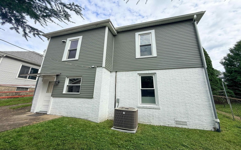 319 Davis Street, Clarksburg, West Virginia 26301, 3 Bedrooms Bedrooms, 6 Rooms Rooms,1 BathroomBathrooms,Single Family Detached,For Sale,Davis,0,10166557