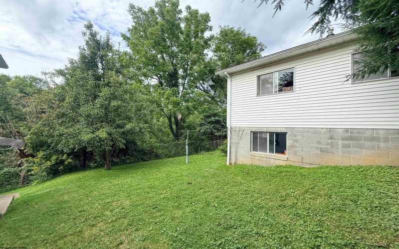 319 Davis Street, Clarksburg, West Virginia 26301, 3 Bedrooms Bedrooms, 6 Rooms Rooms,1 BathroomBathrooms,Single Family Detached,For Sale,Davis,0,10166557