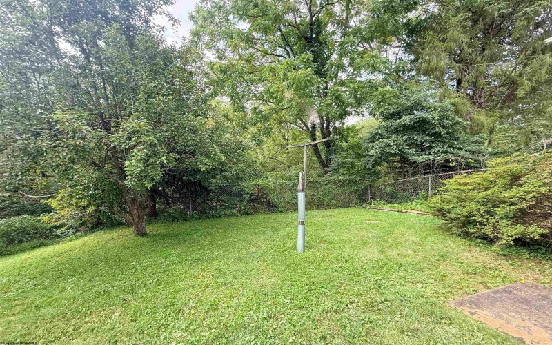 319 Davis Street, Clarksburg, West Virginia 26301, 3 Bedrooms Bedrooms, 6 Rooms Rooms,1 BathroomBathrooms,Single Family Detached,For Sale,Davis,0,10166557