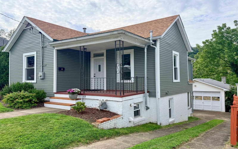 319 Davis Street, Clarksburg, West Virginia 26301, 3 Bedrooms Bedrooms, 6 Rooms Rooms,1 BathroomBathrooms,Single Family Detached,For Sale,Davis,0,10166557