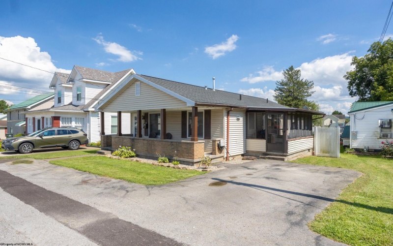 9 Tucker Street, Buckhannon, West Virginia 26201, 3 Bedrooms Bedrooms, 6 Rooms Rooms,1 BathroomBathrooms,Single Family Detached,For Sale,Tucker,0,10166564
