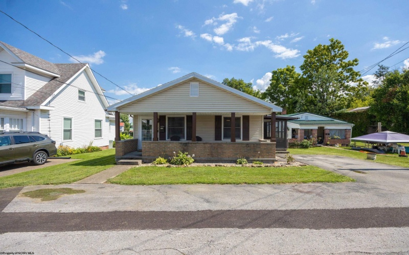 9 Tucker Street, Buckhannon, West Virginia 26201, 3 Bedrooms Bedrooms, 6 Rooms Rooms,1 BathroomBathrooms,Single Family Detached,For Sale,Tucker,0,10166564