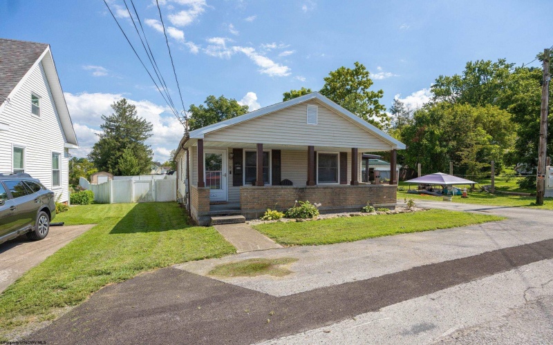 9 Tucker Street, Buckhannon, West Virginia 26201, 3 Bedrooms Bedrooms, 6 Rooms Rooms,1 BathroomBathrooms,Single Family Detached,For Sale,Tucker,0,10166564
