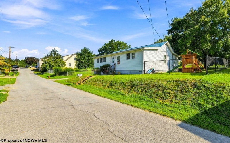 412 Charles Street, Glenville, West Virginia 26351, 3 Bedrooms Bedrooms, 10 Rooms Rooms,1 BathroomBathrooms,Single Family Detached,For Sale,Charles,0,10166581