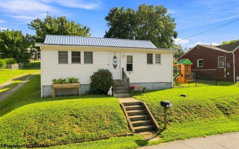 412 Charles Street, Glenville, West Virginia 26351, 3 Bedrooms Bedrooms, 10 Rooms Rooms,1 BathroomBathrooms,Single Family Detached,For Sale,Charles,0,10166581
