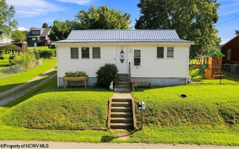 412 Charles Street, Glenville, West Virginia 26351, 3 Bedrooms Bedrooms, 10 Rooms Rooms,1 BathroomBathrooms,Single Family Detached,For Sale,Charles,0,10166581