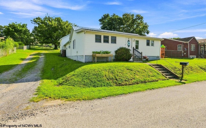 412 Charles Street, Glenville, West Virginia 26351, 3 Bedrooms Bedrooms, 10 Rooms Rooms,1 BathroomBathrooms,Single Family Detached,For Sale,Charles,0,10166581