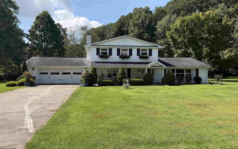 33 Lincoln Way, Buckhannon, West Virginia 26201, 3 Bedrooms Bedrooms, 10 Rooms Rooms,3 BathroomsBathrooms,Single Family Detached,For Sale,Lincoln,0,10166583