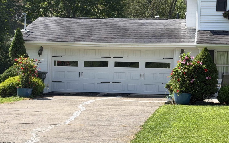 33 Lincoln Way, Buckhannon, West Virginia 26201, 3 Bedrooms Bedrooms, 10 Rooms Rooms,3 BathroomsBathrooms,Single Family Detached,For Sale,Lincoln,0,10166583