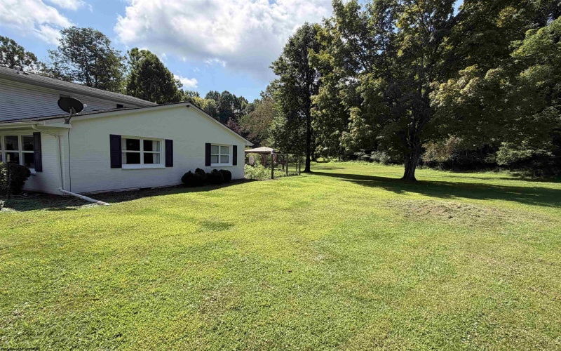 33 Lincoln Way, Buckhannon, West Virginia 26201, 3 Bedrooms Bedrooms, 10 Rooms Rooms,3 BathroomsBathrooms,Single Family Detached,For Sale,Lincoln,0,10166583
